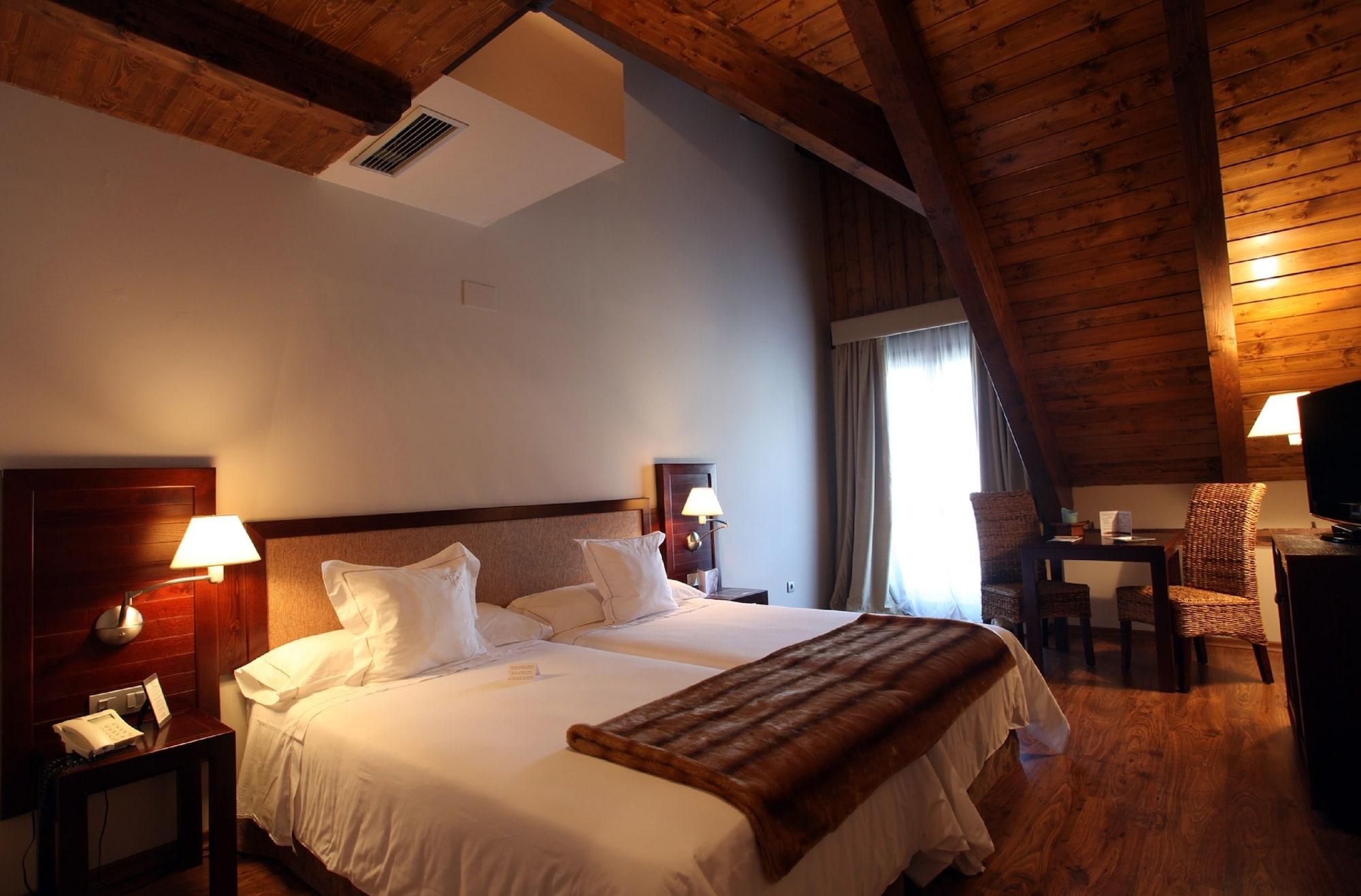 Отель Abadia Del Pirineo Трамакастилья-де-Тена Экстерьер фото