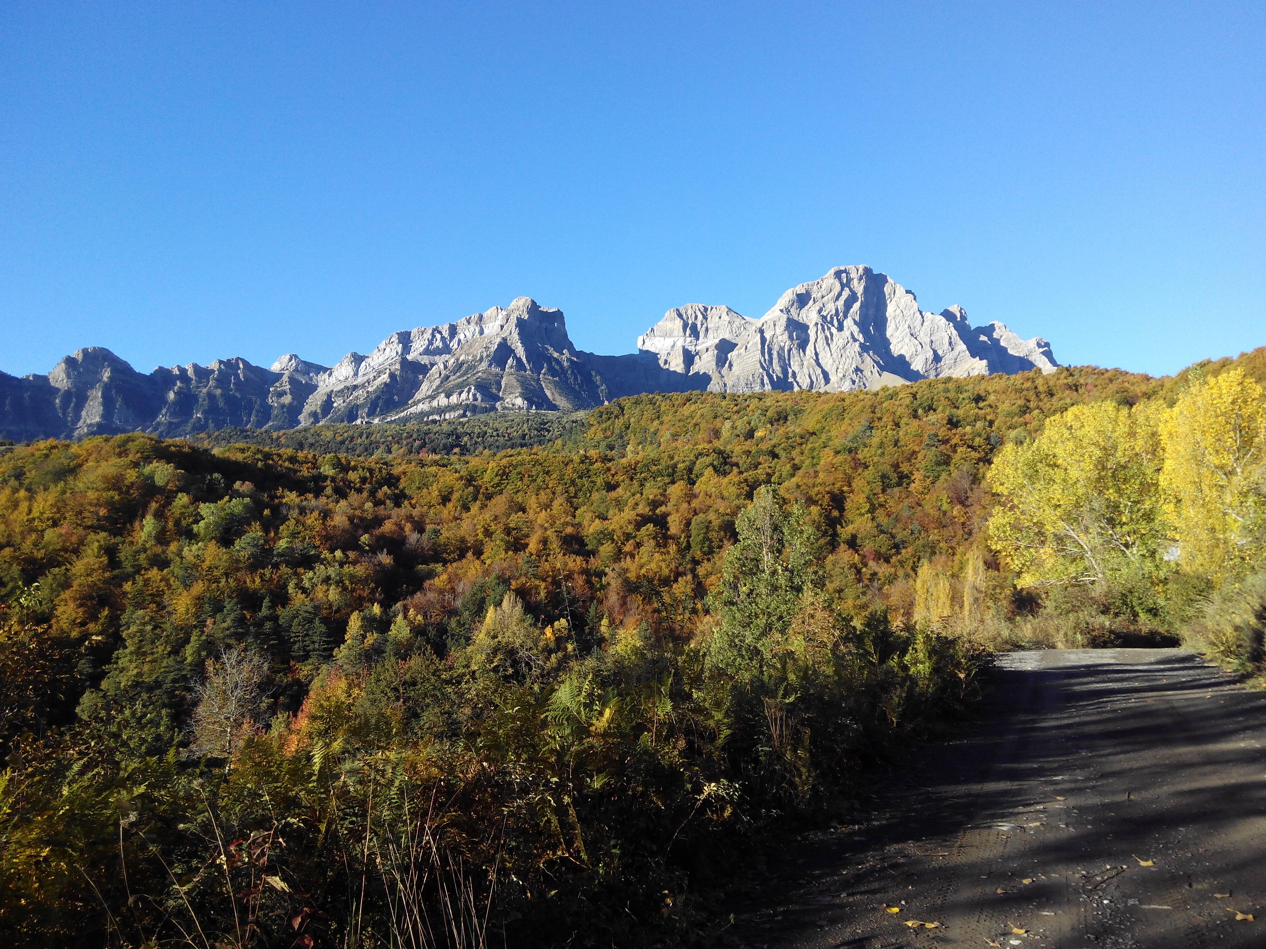 Отель Abadia Del Pirineo Трамакастилья-де-Тена Экстерьер фото