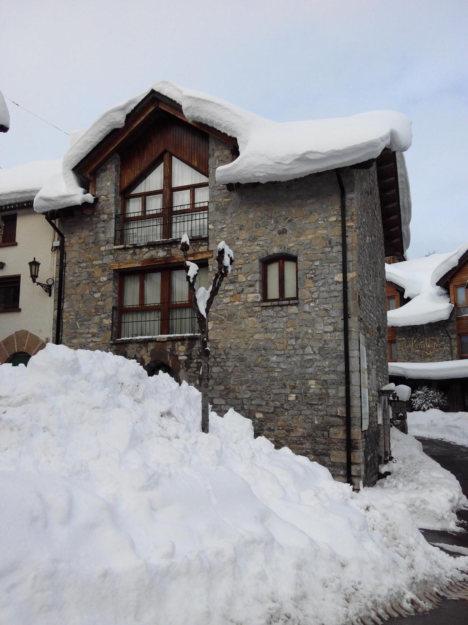 Отель Abadia Del Pirineo Трамакастилья-де-Тена Экстерьер фото