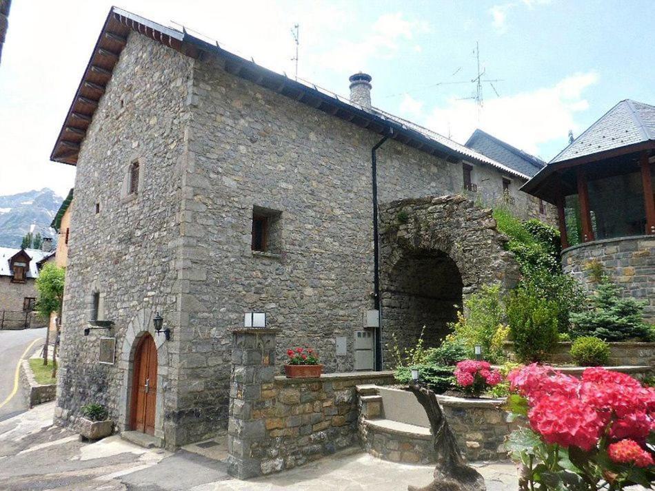 Отель Abadia Del Pirineo Трамакастилья-де-Тена Экстерьер фото