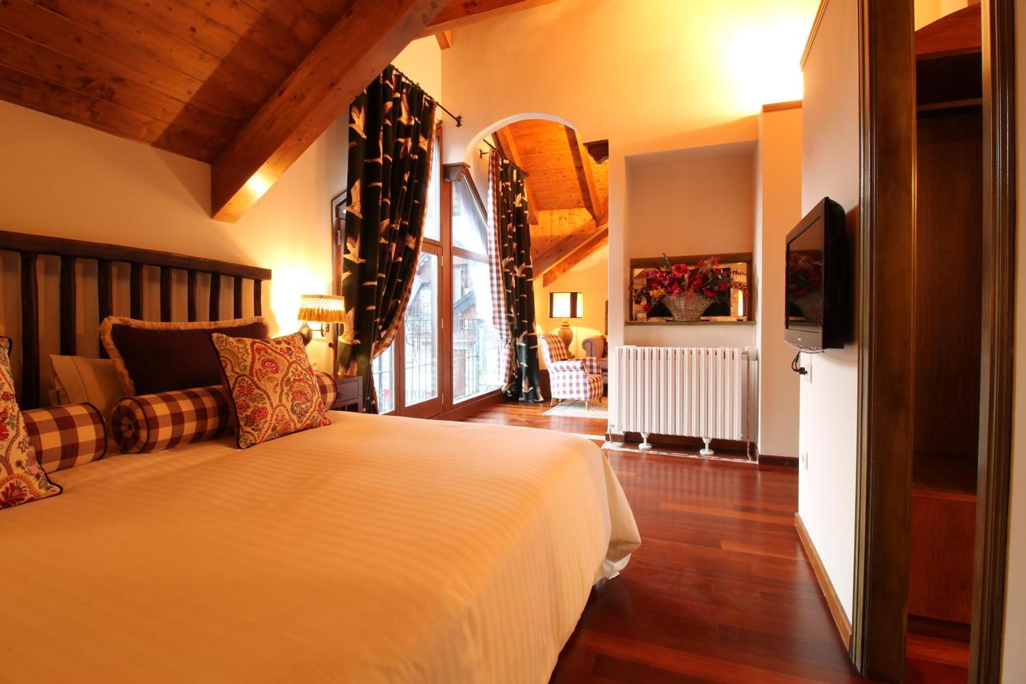 Отель Abadia Del Pirineo Трамакастилья-де-Тена Экстерьер фото