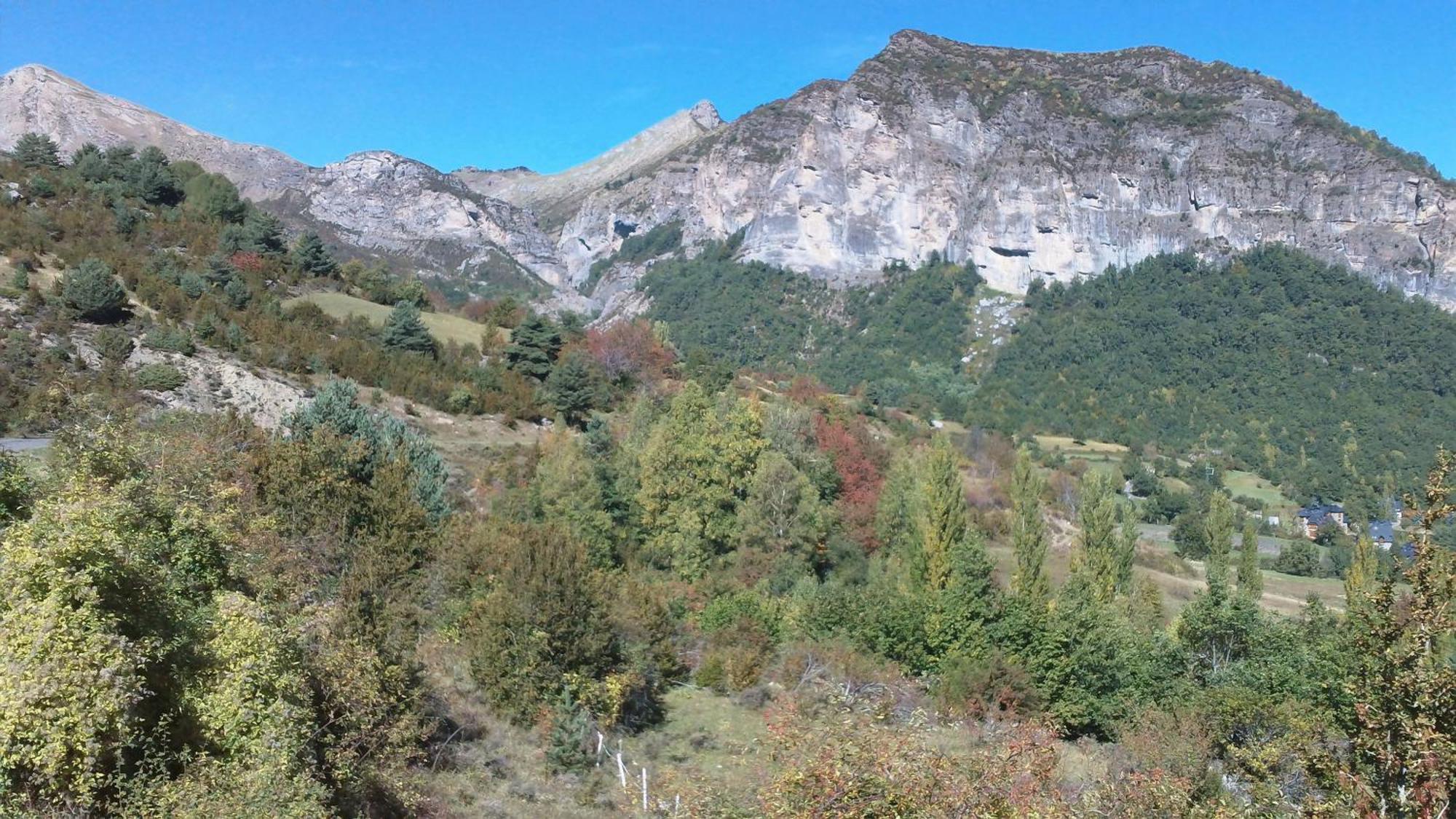 Отель Abadia Del Pirineo Трамакастилья-де-Тена Экстерьер фото