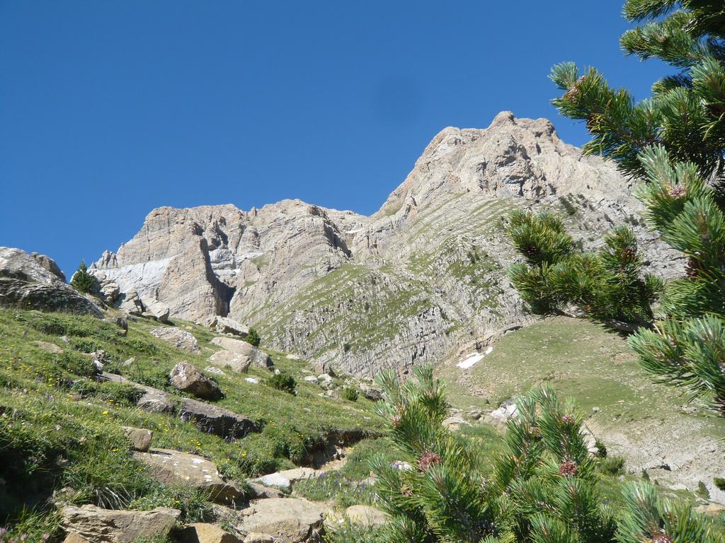Отель Abadia Del Pirineo Трамакастилья-де-Тена Экстерьер фото
